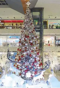  ??  ?? A magical white Christmas awaits mallgoers at SM Lanang Premier in Davao.