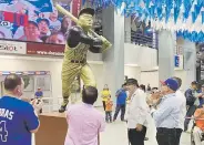  ??  ?? TRIBUTO. En Nicaragua no olvidan que Roberto Clemente murió por haber abordado un vuelo aéreo para llevarles ayuda.