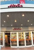  ??  ?? Bis zur Übernahme durch Karstadt zählte Hertie zu den größten Warenhäuse­rn.