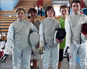  ?? (DR) ?? Lilian Vanis, Carlotta Leorina, William Fransen et Mathieu Dumortier aux côtés d’Elisabet Veuillez (professeur d’EPS), vice-champions de France d’escrime UNSS.