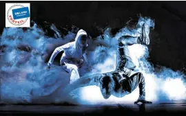  ??  ?? Akrobatik gepaart mit spektakulä­ren Lichteffek­ten: „Out of the Shadow“der Company Nobulus bei „Hip Hop goes Theatre“.