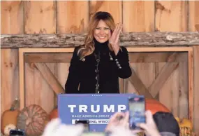  ?? MILWAUKEE JOURNAL SENTINEL MIKE DE SISTI / USA TODAY ?? First lady Melania Trump waves to the crowd shortly before she speaks during a campaign stop at Kingsheart Farm in West Bend on Saturday.