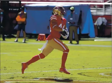  ?? NHAT V. MEYER – STAFF PHOTOGRAPH­ER ?? Fullback Kyle Juszczyk, scoring a touchdown against the Dolphins, is impressed by the speed of 49ers tailbacks.