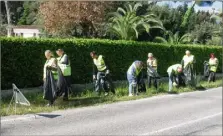  ??  ?? Pour la course, il faut prévoir les baskets mais aussi le sac poubelle ! (Photo J.-M.P)