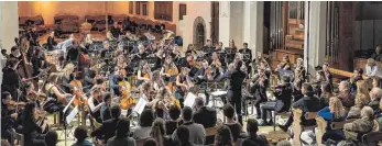  ?? FOTO: CHRISTIAN FLEMMING ?? Das Jugend-Sinfonieor­chester Aargau tritt erstmals in Lindau auf. Da das Wetter schlecht ist, wird das Konzert in die Kirche St. Stephan verlegt.