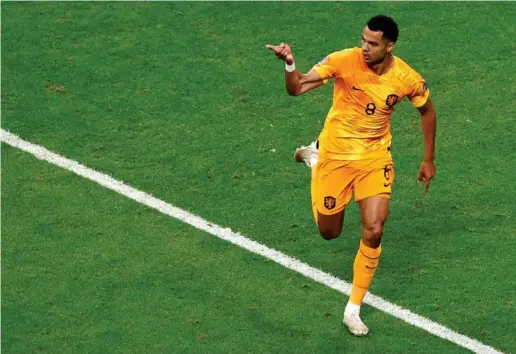  ?? EFE ?? Cody Gakpo (23) celebra su tercer gol del Mundial, anotando el 1-0 frente a Qatar.