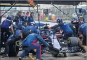  ??  ?? ‘Pit stop’ de Toro Rosso en el GP de China.