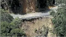  ?? WAKA KOTAHI ?? Cyclone
Gabrielle caused extensive damage, including this underslip, on SH1 at the Brynderwyn­s, south of Whanga¯rei.