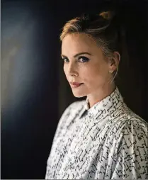  ?? ANDREW WHITE / THE NEW YORK TIMES ?? Charlize Theron at the Four Seasons Hotel in Los Angeles last month. The actress teams up with director Jason Reitman and writer
Diablo Cody for “Tully,” an anti-fairy tale, released Friday, about motherhood.