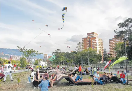  ?? ARCHIVO/GUILLERMO OSSA ?? El tramo A de Parques del Río se posicionó como un lugar de encuentro para los medellinen­ses. Actualment­e se construye el tramo 1B.