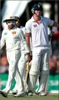  ??  ?? Sri Lanka's captain Mahela Jayawarden­e (L) waits for the third umpire decision for the wicket of England's Kevin Pietersen during the third day of their final test cricket match.