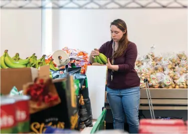  ?? The Brazosport Facts via AP ?? ■ Sophomore Tamera Teets shops Tuesday during the grand opening of the new Gator Mart in partnershi­p with the Houston Food Bank at Brazosport College in Clute, Texas.