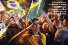  ??  ?? Rassemblem­ent pro-Bolsonaro devantla résidence du nouveau président à l’annonce de son élection, le 28 octobre.