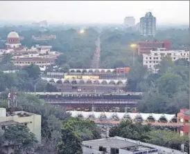  ?? SONU MEHTA/HT PHOTOS ?? A view (left) of the area around ITO intersecti­on as seen from Tilak Marg Road in 2011. (Right) The area as seen on Saturday. The skywalk, which has altered the area overview, will connect Sikandra Road, Mathura Road, Tilak Marg and Bahadursha­h Zafar Marg with Pragati Maidan and ITO Metro stations and the Supreme Court.