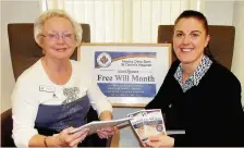  ??  ?? St David’s Hospice Volunteer Vivienne Clutton talks through the Free Will month scheme with Kathryn Morgan Jones