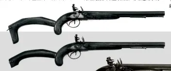  ??  ?? 双管燧发式手枪/卡宾枪（下图为枪托拆卸下的状­态），产自英国， 1793年