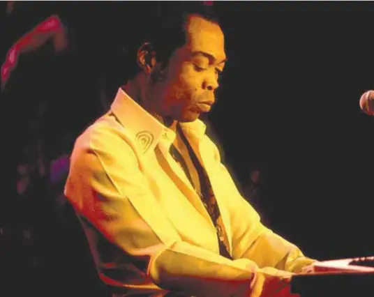  ??  ?? Fela Kuti playing piano