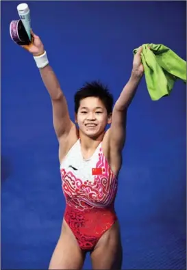  ?? XINHUA ?? Quan Hongchan, the Tokyo Olympics women’s 10m platform champion, acknowledg­es spectators after winning the same event at the National Games in Xi’an on Sept 12.