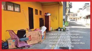  ??  ?? LOKASI tempat pembuangan sampah yang dihuni Salbiah dan cucunya di belakang restoran makanan segera di Persiaran Raja Muda, Pelabuhan Klang.