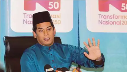 ?? PIC BY AHMAD IRHAM MOHD NOOR ?? Youth and Sports Minister Khairy Jamaluddin during a media briefing on 2050 National Transforma­tion in Putrajaya yesterday.