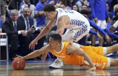  ?? JAMES CRISP — THE ASSOCIATED PRESS ?? Kentucky’s Reid Travis, top, and Tennessee’s Grant Williams chase down a loose ball during the first half Feb. 16 in Lexington, Ky.