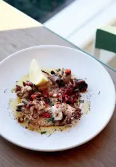  ??  ?? FROM LEFT: Fresh seafood overlookin­g the beach at The Collaroy; Plating up at Adelaide favourite The Stag.