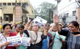  ?? — BIPLAB BANERJEE ?? Members of the All- India Democratic Women’s Associatio­n protest outside the RSS office in New Delhi on Saturday against media reports on alleged traffickin­g of girls by different Sangh outfits from Assam.