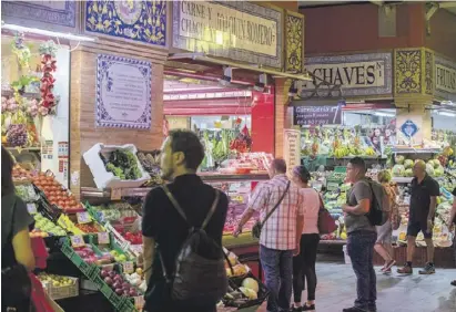  ?? Foto: dpa ?? Einzelhänd­ler kritisiere­n, dass die Maßnahme die großen Supermarkt­ketten begünstigt.