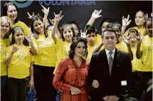  ??  ?? Michelle e Jair Bolsonaro durante lançamento de programa de voluntaria­do, em hospital de Brasília