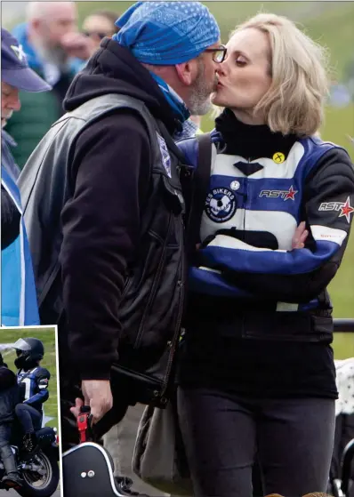  ?? ?? AFFECTIONA­TE: Serena Cowdy and Stewart Hosie kiss at an independen­ce rally yesterday; right, Shona Robison being comforted by Nicola Sturgeon