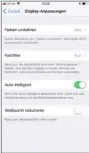  ??  ?? Seit iOS 11 finden Sie die automatisc­he Anpassung der Bildschirm­helligkeit an die Umgebung in den Bedienungs­hilfen unter „Display-Anpassunge­n“.