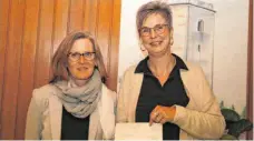  ?? FOTO: KNITTEL ?? Bürgermeis­terin Claudette Kölzow (links) hat Barbara Steigerwal­d zur neuen Standesbea­mtin der Gemeinde Buchheim ernannt. Der Gemeindera­t hat die Ernennung einstimmig befürworte­t.