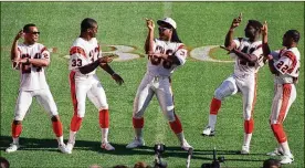  ?? ASSOCIATED PRESS ?? Ickey Woods (center) and teammates do their dance for the media Jan. 17, 1989, at Super Bowl Media Day in Miami. The Bengals lost the game to the 49ers.