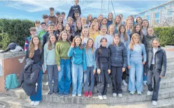  ?? FOTO: LEONIE ALBINGER, KATHRIN PLACHETKA ?? Die Austauschw­oche der beiden städtische­n Gymnasien in Biberach mit der Ecole Moser in Genf begeistert­e die Jugendlich­en.