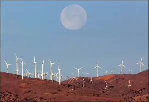  ?? PICTURE: REUTERS ?? The full moon sets behind a wind farm in the Mojave Desert in California.