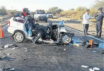  ?? (GENTILEZA FM LÍDER VILLA DE MARÍA DE RÍO SECO) ?? Espanto. Una mujer murió ayer en un choque múltiple en la ruta 60.