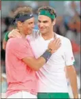  ??  ?? Nadal y Federer se felicitan.