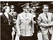  ?? FOTO: DPA ?? Adolf Hitler bei den Bayreuther Festspiele­n 1938, mit Winifred Wagner (links) und ihrem Sohn Wieland (rechts).