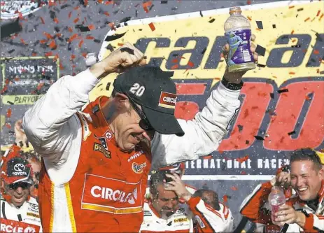  ?? Ross D. Franklin/Associated Press ?? Matt Kenseth celebrates his win Sunday in Victory Lane at Phoenix Internatio­nal Raceway. He passed Chase Elliott with 10 laps remaining for his first win of the season.