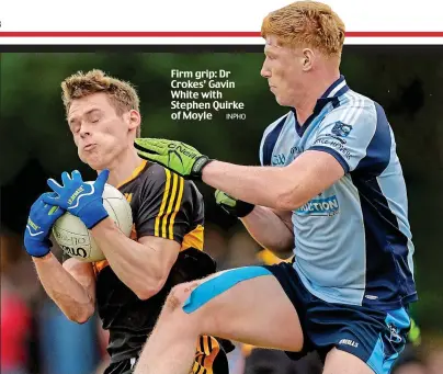  ?? INPHO ?? Firm grip: Dr Crokes’ Gavin White with Stephen Quirke of Moyle
