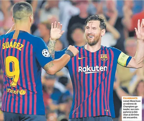  ??  ?? fULMINANtE. Lionel Messi tuvo un estreno de Champions goleador, sus compañeros lo felicitan al término del encuentro.