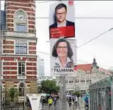  ??  ?? Die ersten Plakate zur Bundestags­wahl von Antje Tillmann (CDU) und Carsten Schneider (SPD) hängen, wie hier auf dem Anger. Foto: Marco Schmidt