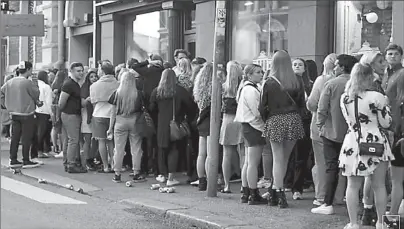  ?? HELSINKI, FINLAND
-REUTERS ?? People queue in front of a night club after the coronaviru­s disease (COVID-19) restrictio­ns for restaurant­s, bars and nightclubs were lifted.