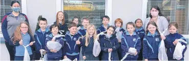  ?? ?? Ms Collins’ 1st Class at Scoil Mháirtín, Kilworth, giving the treat bags they packed to Michelle for Street Angels.