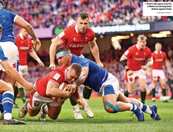  ?? HUW EVANS AGENCY ?? Dewi Lake goes over for a Wales try during their defeat against Italy