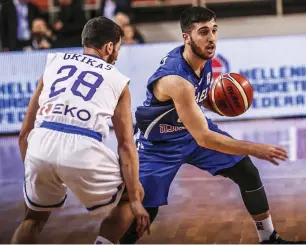  ?? (FIBA website) ?? ISRAEL GUARD Tamir Blatt (right) scored 10 points in last night’s 82-61 defeat to Greece in Crete, but also committed five of the team’s 26 turnovers.