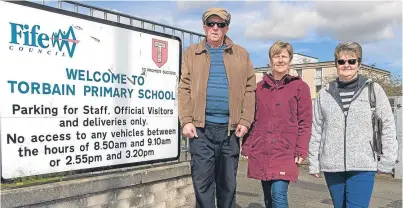  ?? Picture: Steven Brown. ?? Residents Frank Brown, Karen Shand and Sharon Reynolds.