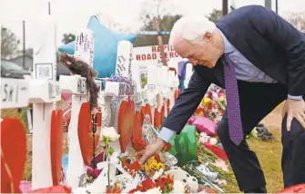  ?? R. TOMAS GONZALEZ/ EUROPEAN PRESSPHOTO AGENCY ?? Sen. John Cornyn, R- Texas, leaves condolence­s for the victims of the mass shooting in Sutherland Springs' First Baptist Church in Texas.