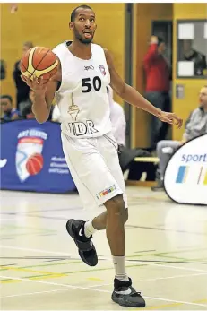  ?? BENEFOTO ?? Den Korb immer im Blick: Giants-Akteur Deion Mitch Giddens, hier im Spiel gegen den BBG Herford.