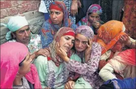  ?? REUTERS ?? Relatives of 16yearold girl, who died during clashes between protesters and security forces, mourn during her funeral in South Kashmir’s Kulgam district on Saturday.